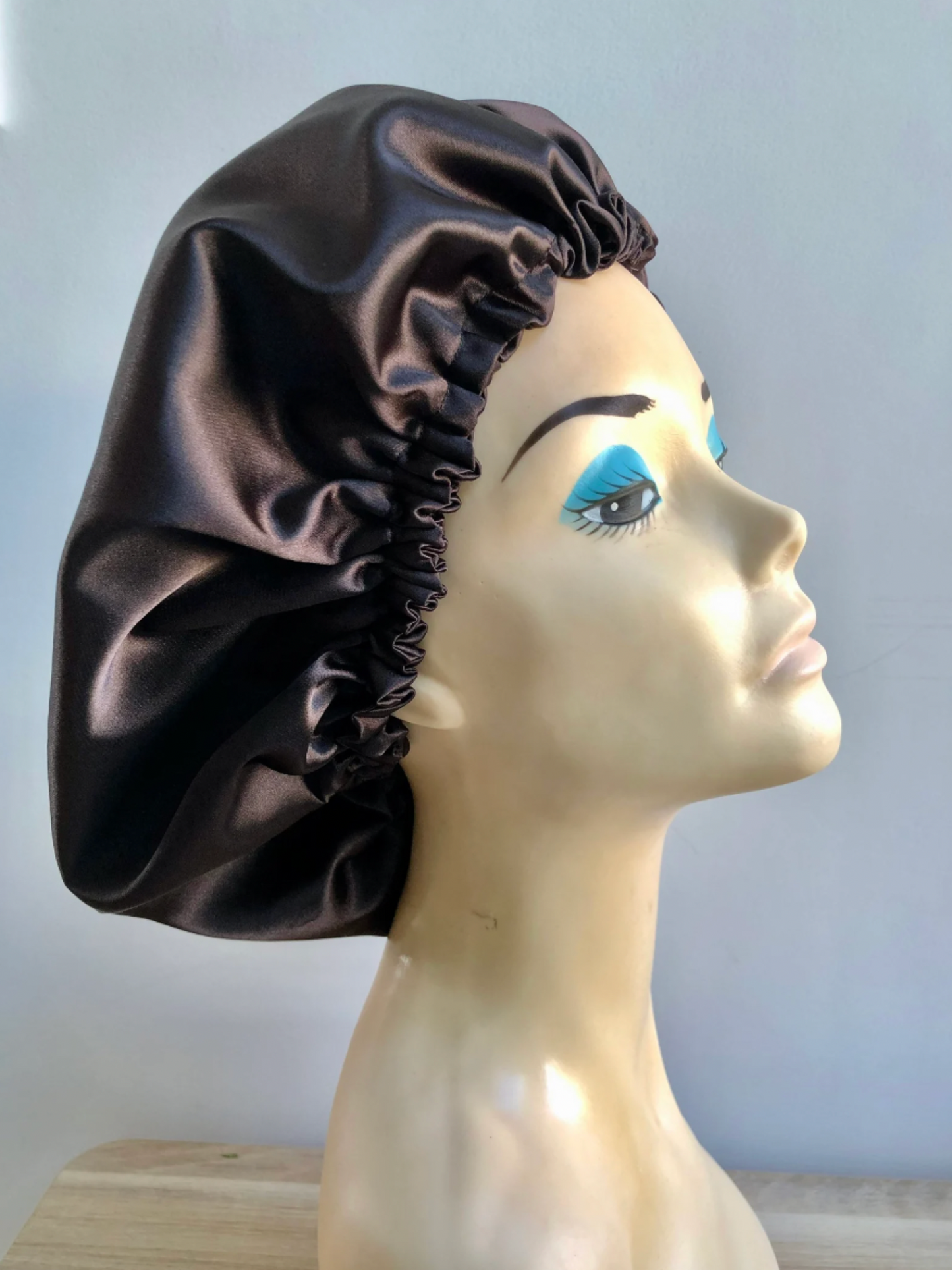 Bonnet en satin réversible