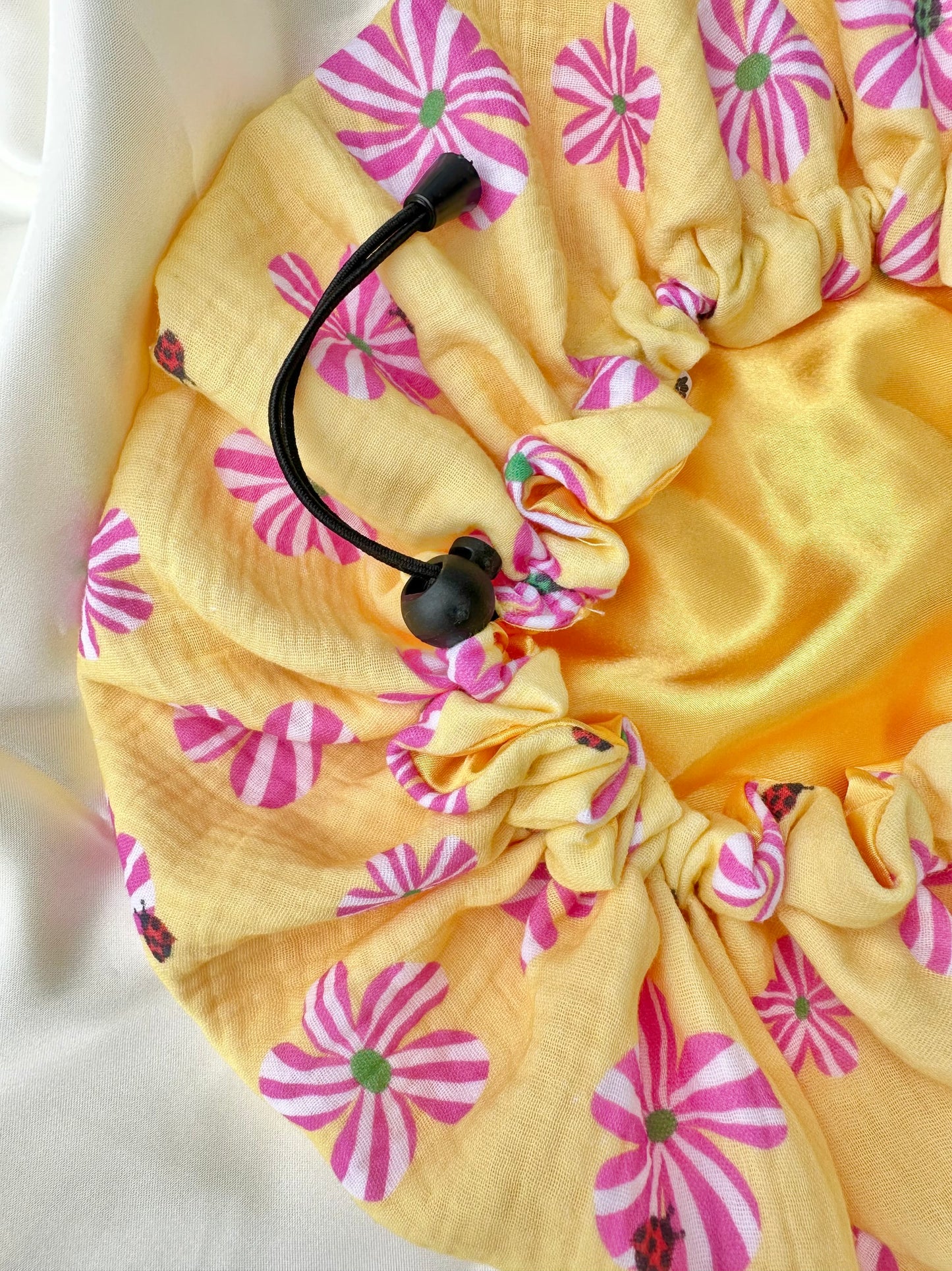 Bonnet ajustable en gaz de coton et satin