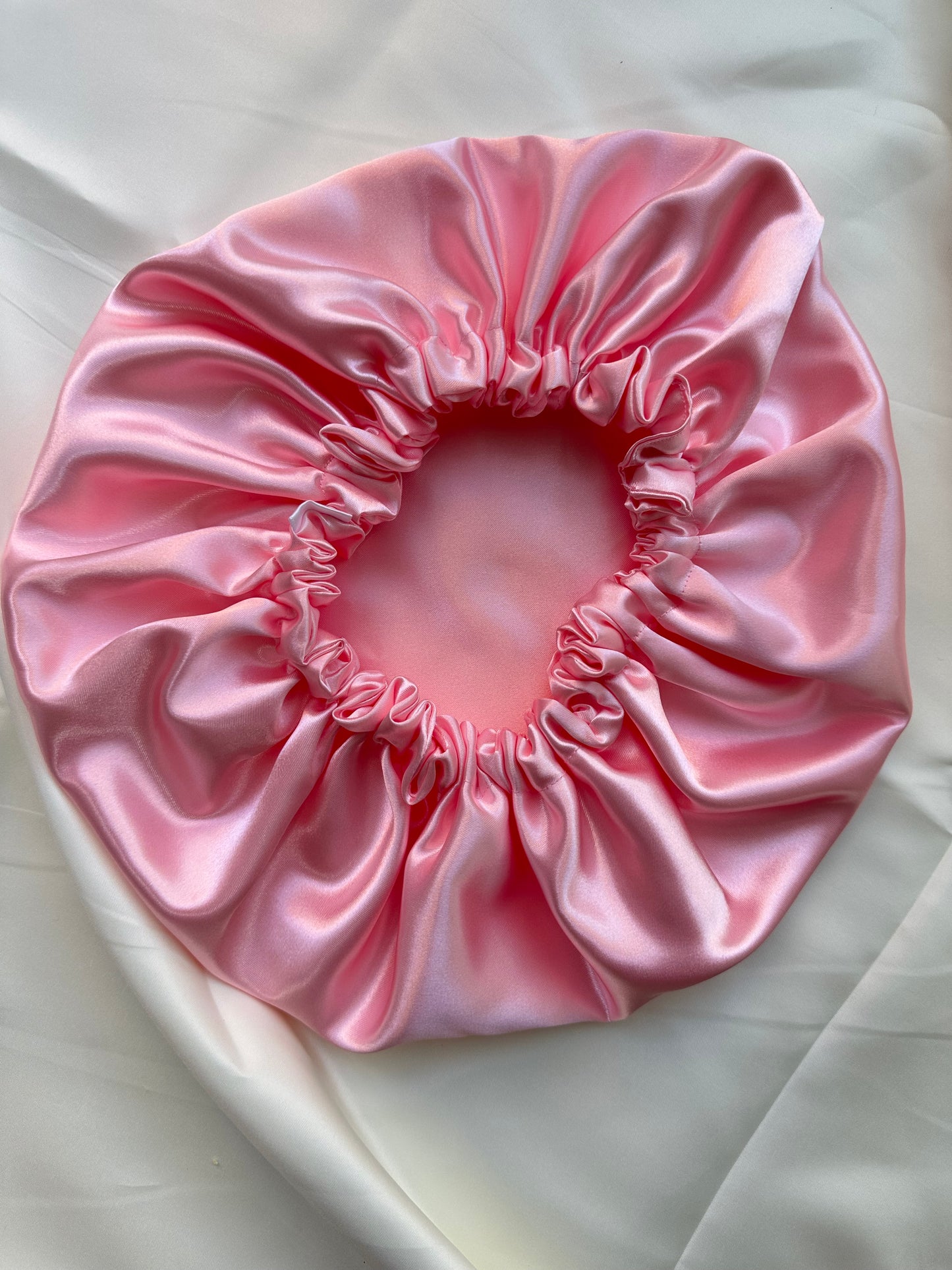 Bonnet en satin réversible