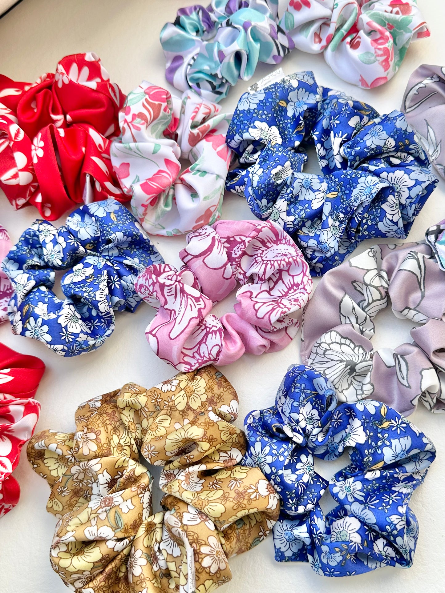 Chouchou en satin imprimé fleur