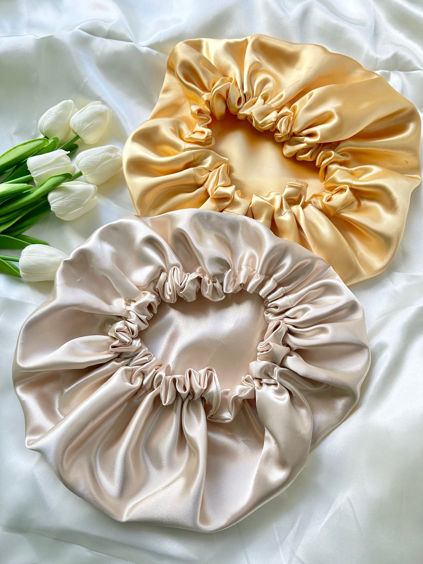 Bonnet en satin réversible