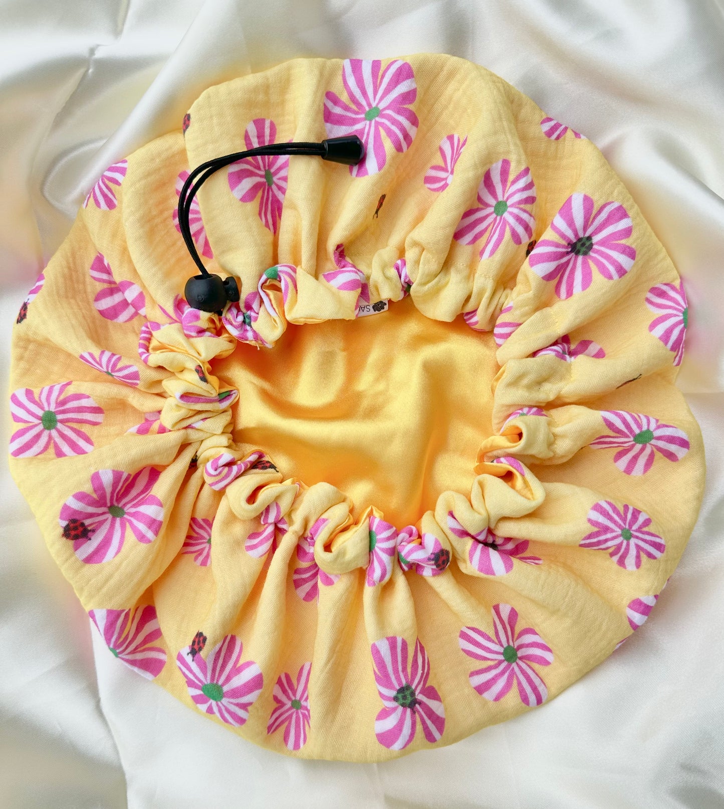 Bonnet ajustable en gaz de coton et satin