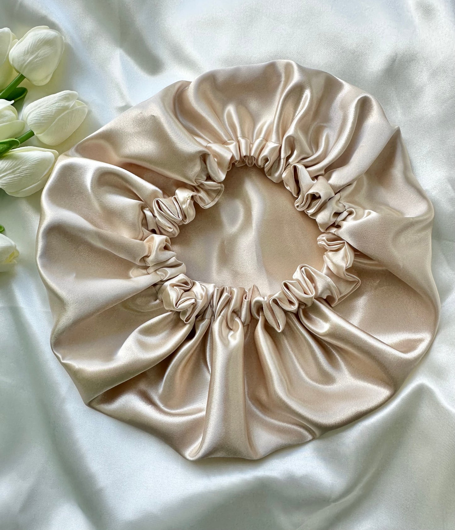 Bonnet en satin réversible