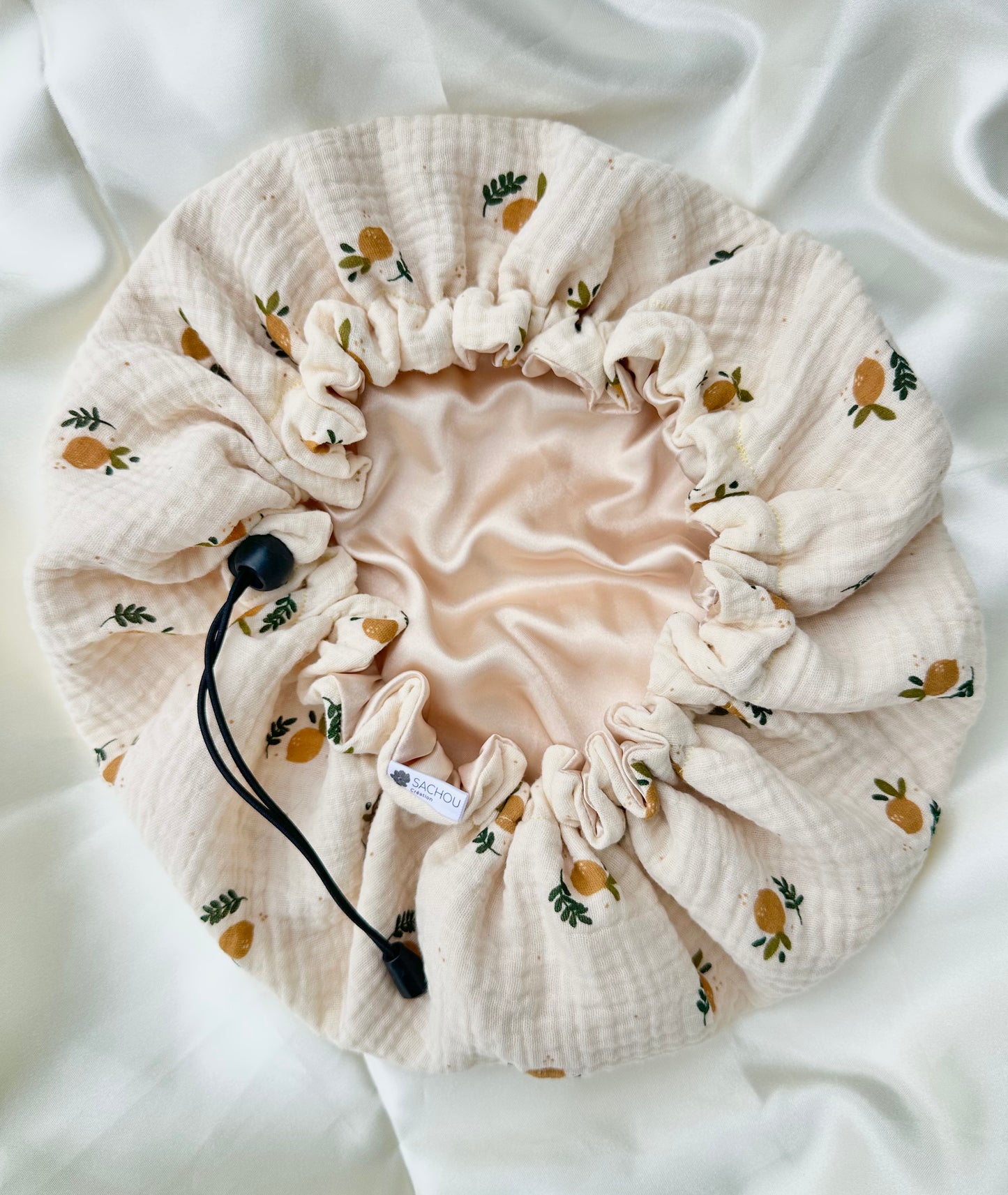 Bonnet ajustable en gaz de coton et satin