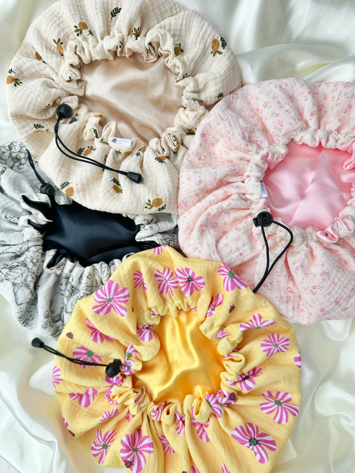 Bonnet ajustable en gaz de coton et satin